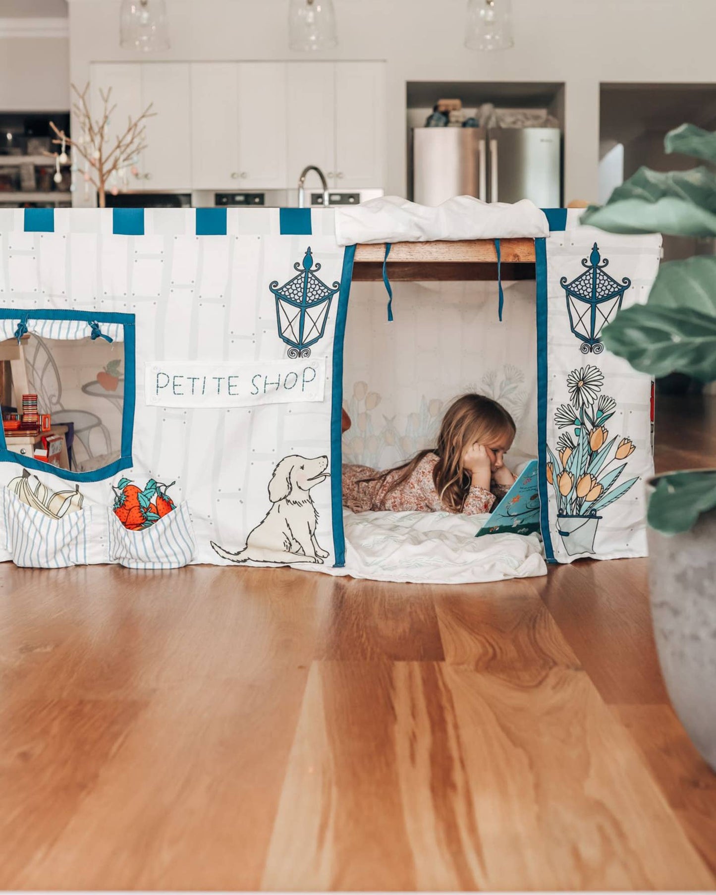 Petite Shop- Table Tent